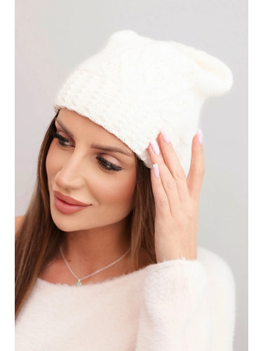 Дамска зимна шапка Kesi с релефен модел екрю