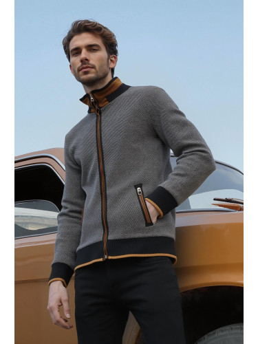 Мъжки суитшърт на точки с цвят на едра боровинка