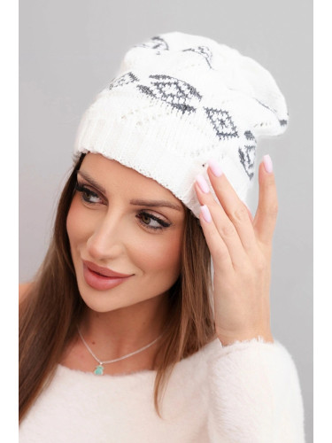 Дамска зимна шапка с геометричен модел