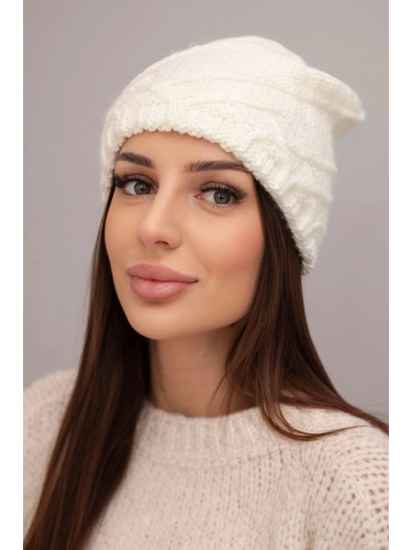 Дамска зимна шапка Кеси с декоративен мотив