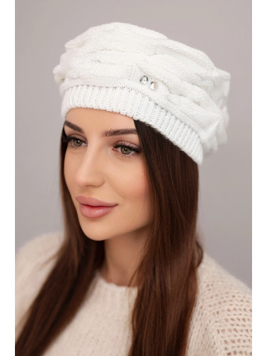 Дамска зимна шапка с декоративен мотив и кристали