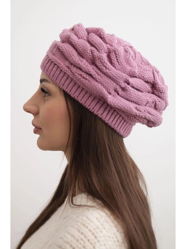 Дамска зимна шапка K397 с декоративно плетиво