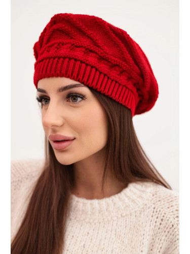 Дамска зимна шапка със свободна кройка и декоративен модел