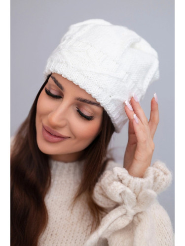 Дамска зимна шапка с декоративни кристали