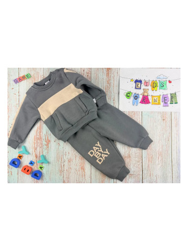 Комплект от две части за бебе момче DAY by DAY в сиво