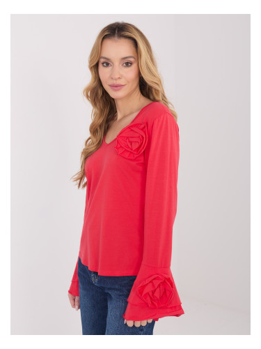 Червена блуза с флорални детайли