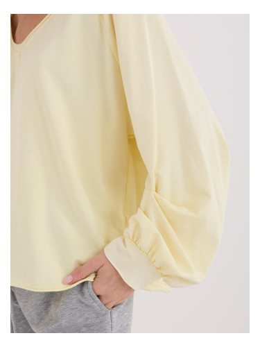Светложълта блуза с дълъг ръкав