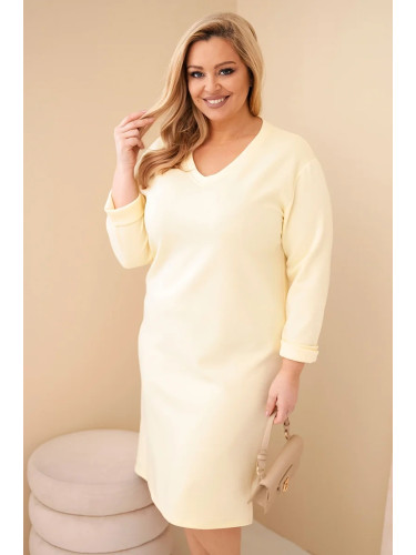 Рокля с големи размери и V-образно деколте, цвят масло