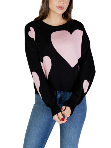 Пуловер с розови сърца