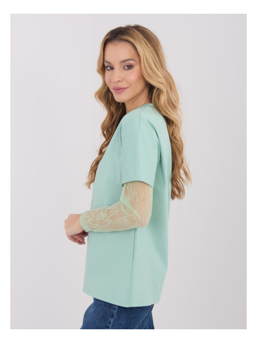 Блуза с дантела в цвят шамфъстък