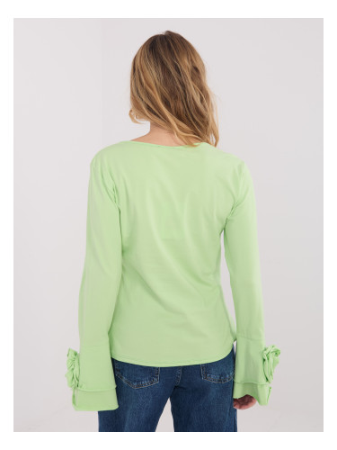 Светлозелена блуза с декоративни ръкави