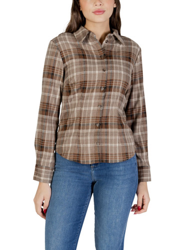 Карирана риза на Жаклин Де Йонг