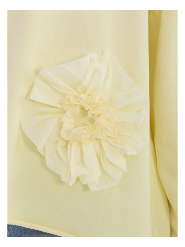 Светложълта блуза с флорални детайли