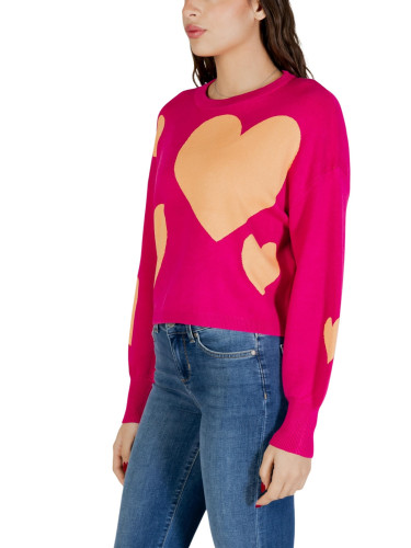 Дамски пуловер с мотив на сърце