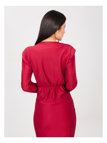 Елегантна червена рокля с колан