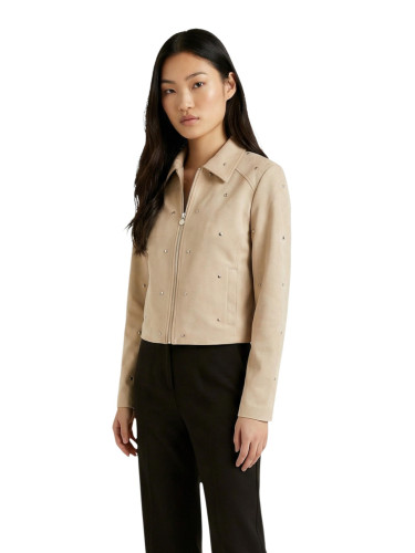 Късо бежово яке с украшения