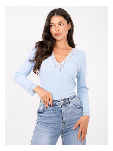 Светлосиня блуза с дантела