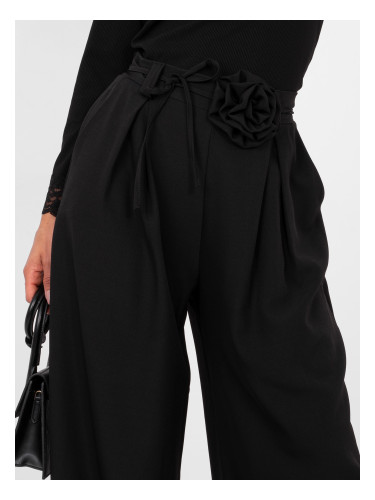 Елегантни черни панталони с флорални детайли