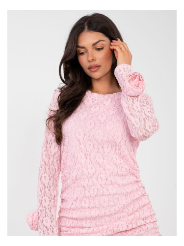 Розова дантелена рокля