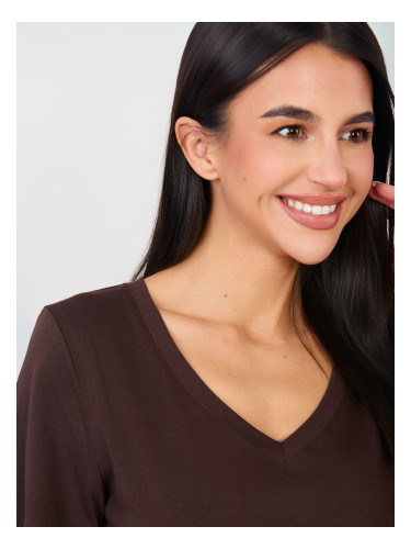 Тъмнокафява тениска с V-образно деколте