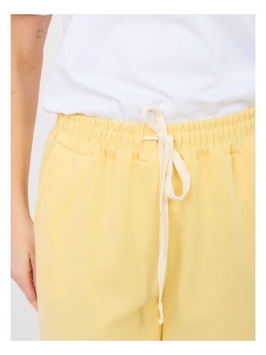 Светложълти спортни панталони с връзки