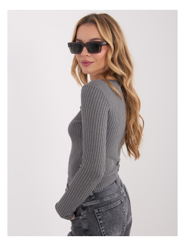 Сива оребрена блуза с копчета