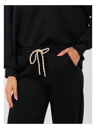 Черен анцуг с качулка