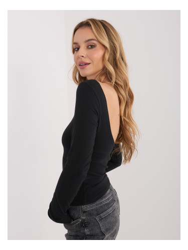 Черна блуза с отворен гръб