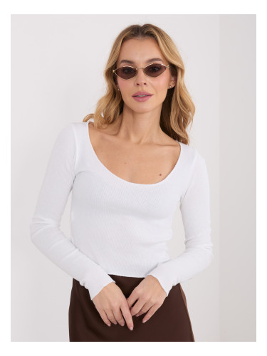 Бяла блуза с дълъг ръкав