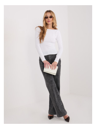 Бяла блуза с дълъг ръкав