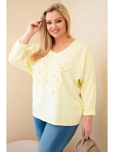 Жълта блуза с големи размери и V-образно деколте