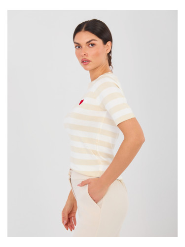 Пуловер на райета с червено сърце