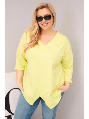 Блуза с големи размери с V-образно деколте и асиметричен подгъв