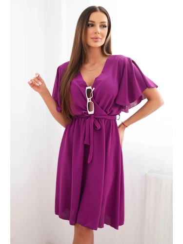 Лилава рокля с дълбоко деколте