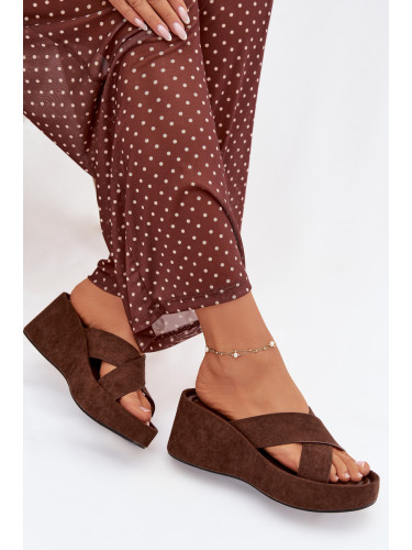 Дамски чехли на платформа, изработени от еко велур