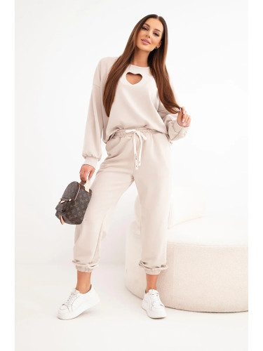 Дамски комплект с изрезка във формата на сърце