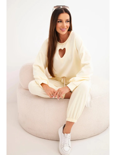 Дамски комплект с изрезка във формата на сърце