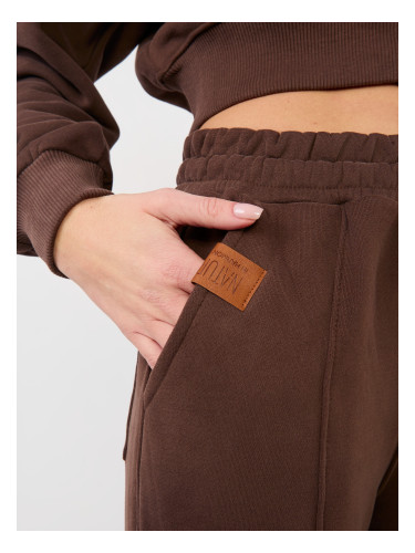 Кафяв анцуг