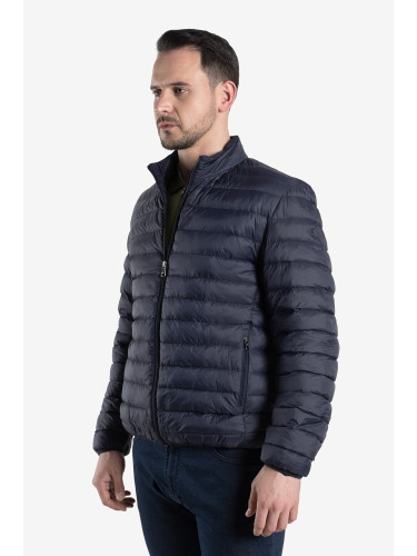 Яке тъмно син