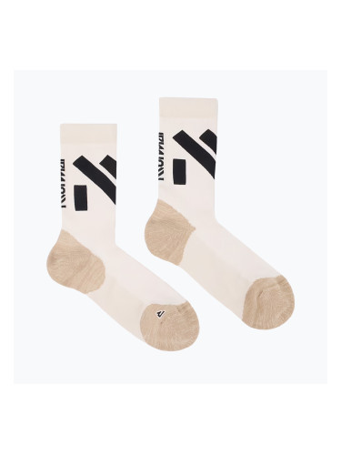 Компресионни чорапи за бягане NNormal Race beige