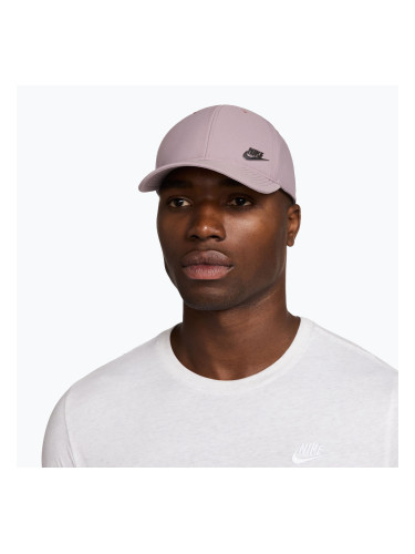 Шапка с козирка Nike Dri-Fit Club light violet ore/metallic silver