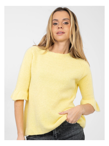 Светложълт пуловер с волани на ръкави
