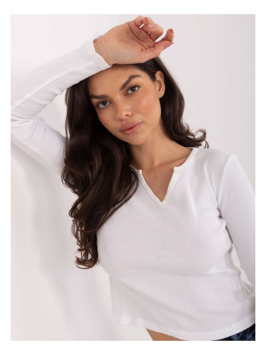 Бяла блуза с дълъг ръкав