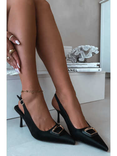 Дамски обувки с декоративни детайли