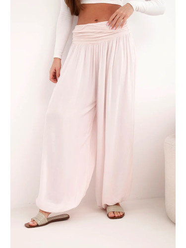 Дамски вискозен панталон с плисета, бежов