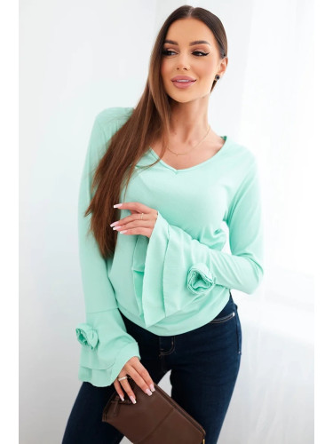 Дамска блуза с V-образно деколте и волани на ръкавите