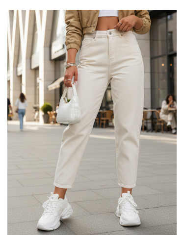 Бели дънки тип „бойфренд“