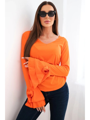 Оранжева блуза с V-образно деколте и волани