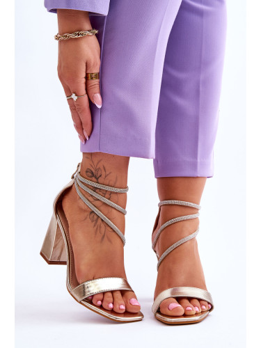 Елегантни сандали на висок ток с циркони