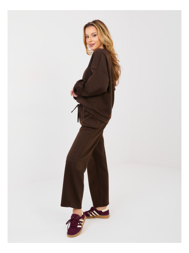 Тъмнокафяв дамски костюм